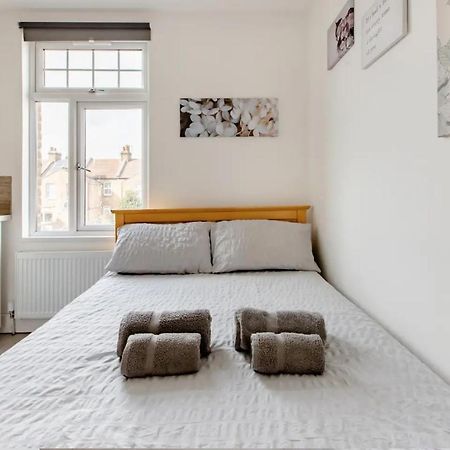 Double Room Edmonton Green, London N9 ภายนอก รูปภาพ