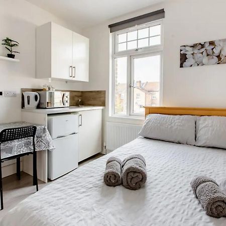 Double Room Edmonton Green, London N9 ภายนอก รูปภาพ