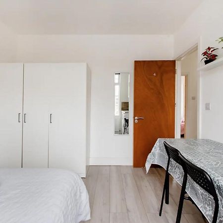 Double Room Edmonton Green, London N9 ภายนอก รูปภาพ