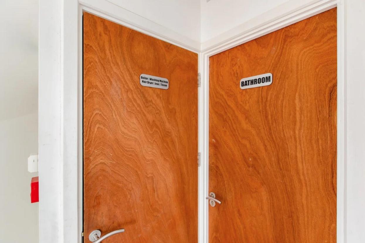 Double Room Edmonton Green, London N9 ภายนอก รูปภาพ