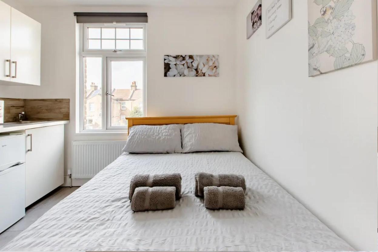 Double Room Edmonton Green, London N9 ภายนอก รูปภาพ