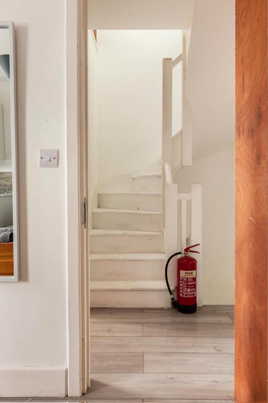 Double Room Edmonton Green, London N9 ภายนอก รูปภาพ