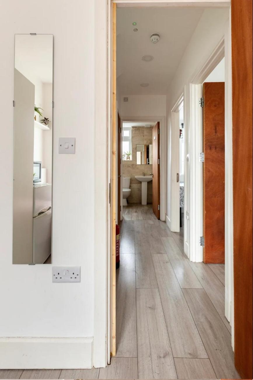 Double Room Edmonton Green, London N9 ภายนอก รูปภาพ