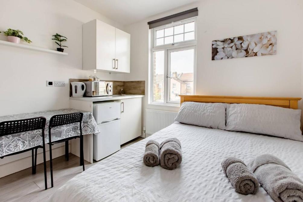 Double Room Edmonton Green, London N9 ภายนอก รูปภาพ