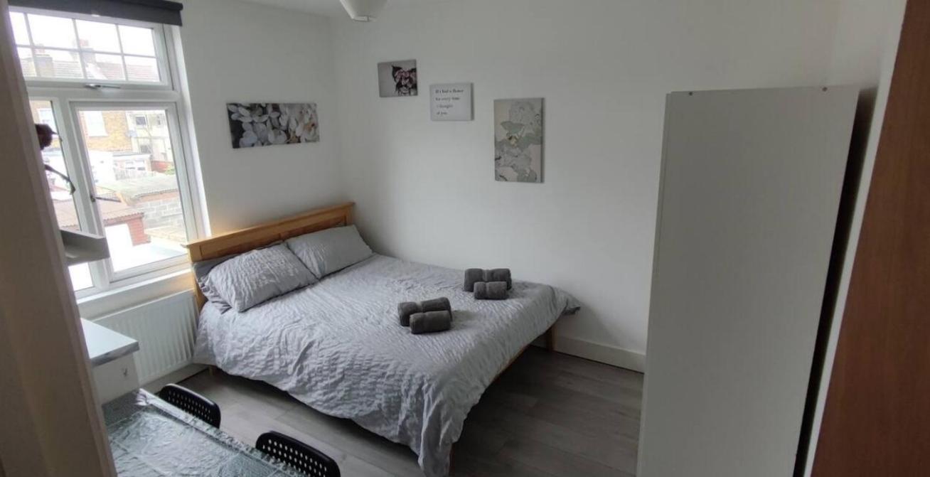 Double Room Edmonton Green, London N9 ภายนอก รูปภาพ